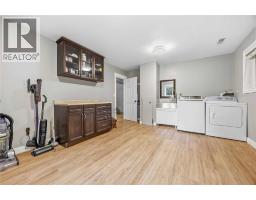 914 VARSITY CRESCENT - 32