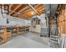 914 VARSITY CRESCENT - 35
