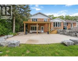 914 VARSITY CRESCENT - 37