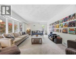 914 VARSITY CRESCENT - 4