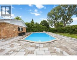 914 VARSITY CRESCENT - 40