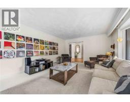 914 VARSITY CRESCENT - 5