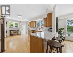 914 VARSITY CRESCENT - 8