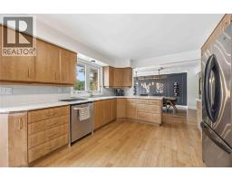 914 VARSITY CRESCENT - 9