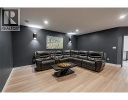 3613 Queen STREET - 33