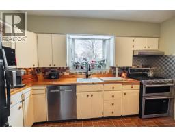 635 Highbury PARK - 12