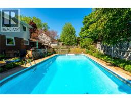 635 Highbury PARK - 33