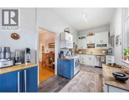 304 BROCK STREET North - 16
