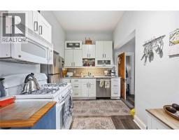 304 BROCK STREET North - 17