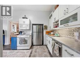304 BROCK STREET North - 18