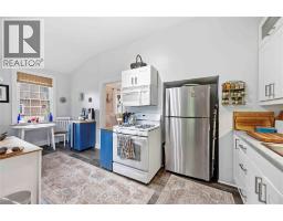 304 BROCK STREET North - 19