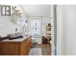 304 BROCK STREET North - 24