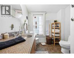 304 BROCK STREET North - 25