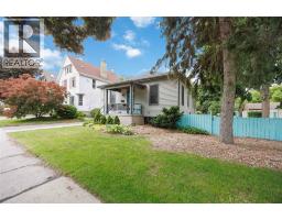 304 BROCK STREET North - 3