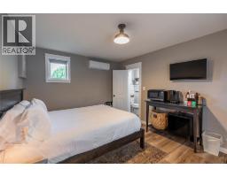 1738 ST CLAIR PARKWAY South - 33