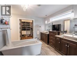 482 AUTUMN BREEZE DRIVE - 17