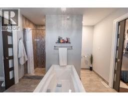 482 AUTUMN BREEZE DRIVE - 18