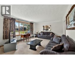 1697 THURSTON ROAD - 11