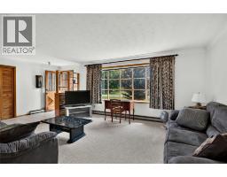 1697 THURSTON ROAD - 8