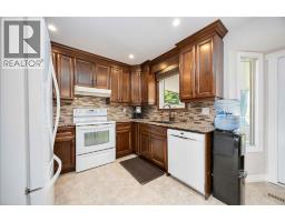 222 THAMES CRESCENT - 12