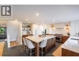 1074 Bruce STREET - 11