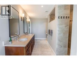 1074 Bruce STREET - 21
