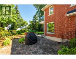 1074 Bruce STREET - 37