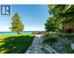 1074 Bruce STREET - 41
