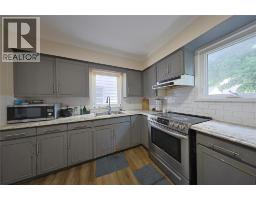 196 BROCK STREET North - 7