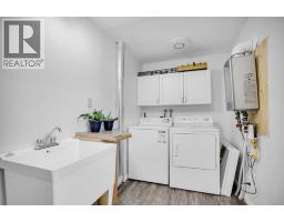 3692 BEVERLY GLEN ... - 22