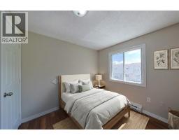 348 Cameron STREET - 16