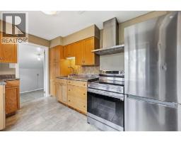641 MAPLE AVENUE - 12