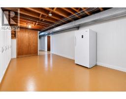 893 Hollands AVENUE - 36