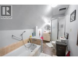 407 QUEEN STREET - 22