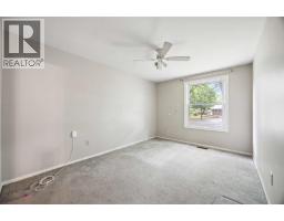 1060 Camelot CRESCENT - 18