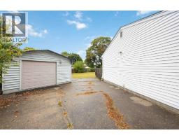 1060 Camelot CRESCENT - 27