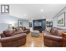 862 Montrose STREET - 18