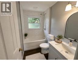 890 HOLLANDS AVENUE - 17