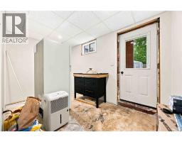464 PARKDALE CRESCENT - 24