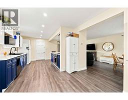 464 PARKDALE CRESCENT - 5