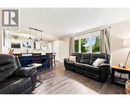464 PARKDALE CRESCENT - 9