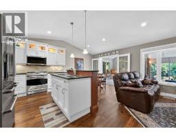 821 Carriage WAY - 7