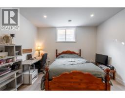 3613 Queen STREET - 33