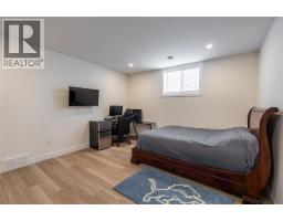 3613 Queen STREET - 35