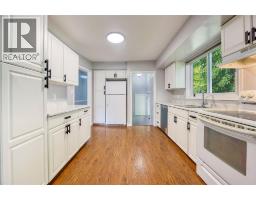 890 HOLLANDS AVENUE - 11