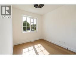2052 MARION AVENUE - 21