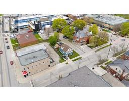 110 WELLINGTON STREET - 28