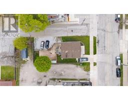 110 WELLINGTON STREET - 33