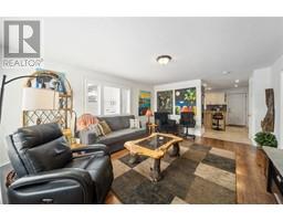 110 WELLINGTON STREET - 4
