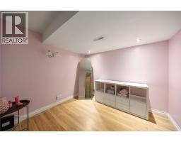 1035 WELLINGTON STREET - 18